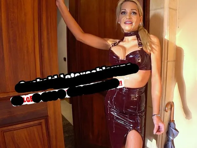 Cuckhold-Latexschlampe : Vollgespritzt mit Fremdsperma !!!