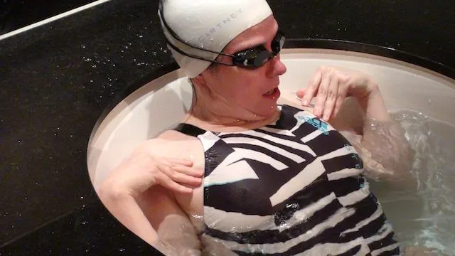 Wet bathtube sex in desginer swimsuit