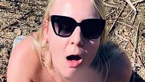 Tiefer Outdoor-Blowjob am See – Sein Monster-Penis fickt meinen Hals & spritzt meine Titten voll!