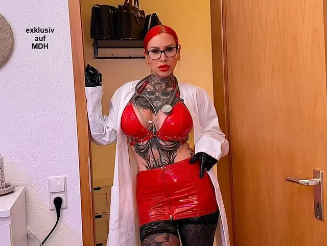 Perverser Potenztest! Bei dieser Prostatamassage fickt und spritzt er wie ein junger Hengst!