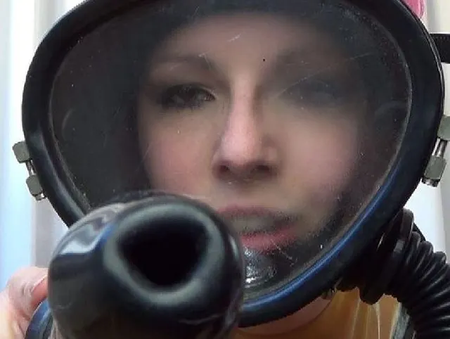 Latexschlampe vs Atempimmel