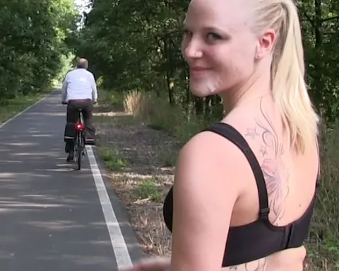 Ficken oder joggen? Quickie mit Creampie und Facial