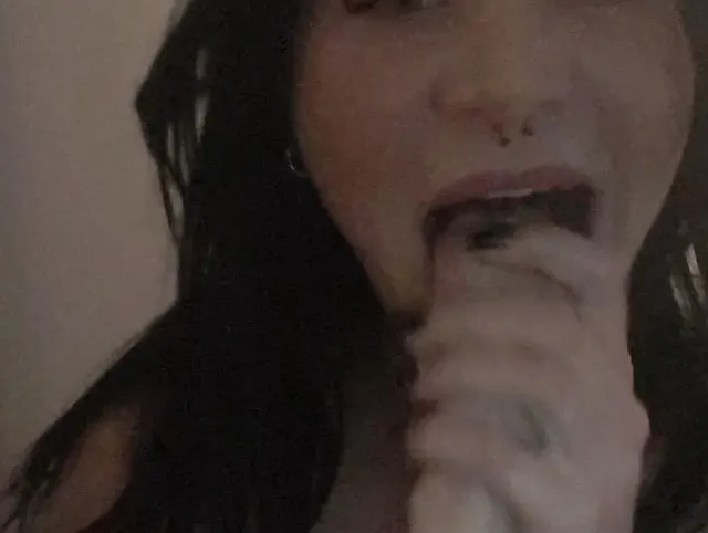 WEBCAM LIFESHOW USERWUNSCH DILDO BLOWJOB, STRIPPEN UND BUTTPLUG USERWUNSCH!