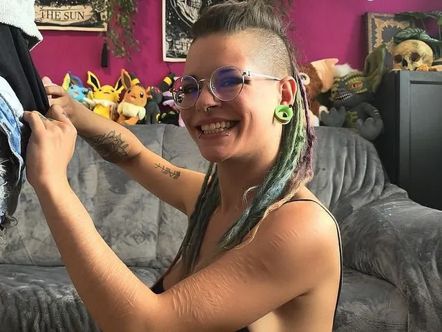 OMG! Wenn das meine Familie erfährt! Mein 1. BLOWJOB vor der Kamera!