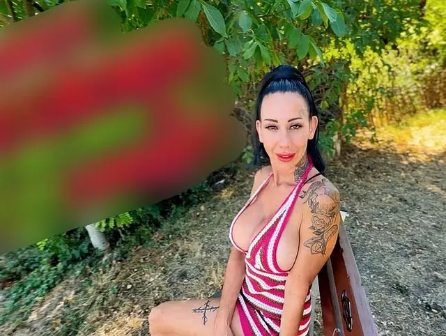 CANDYS DREI LÖCHER, ZWEI MELONEN & EIN HEFTIGER CUMSHOT