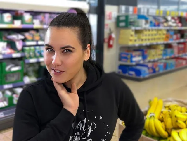 VOM SUPERMARKT-VERKÄUFER dreist in den Arsch gefickt. Mit krasser FOTZEN-ZERSTÖRUNG!