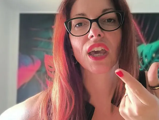 ACHTUNG! Kein normales Wichsvideo. High Heel Verehrung