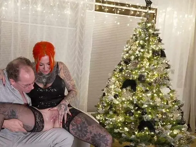 Perverse Weihnachtsfeier.. vollbesamt bis obenhin,Schatz schiebst du noch mal nach ?