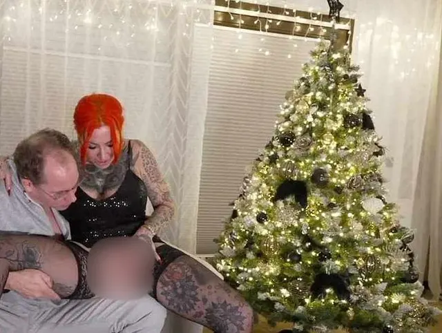 Perverse Weihnachtsfeier.. vollbesamt bis obenhin,Schatz schiebst du noch mal nach ?