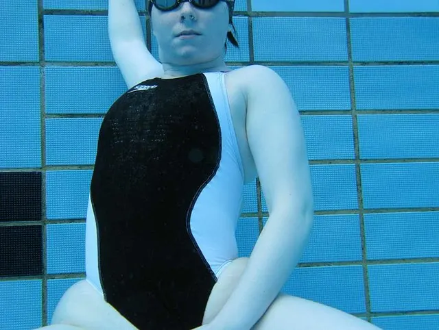 Freibad Besuch mit BlowJob in der Umkleide