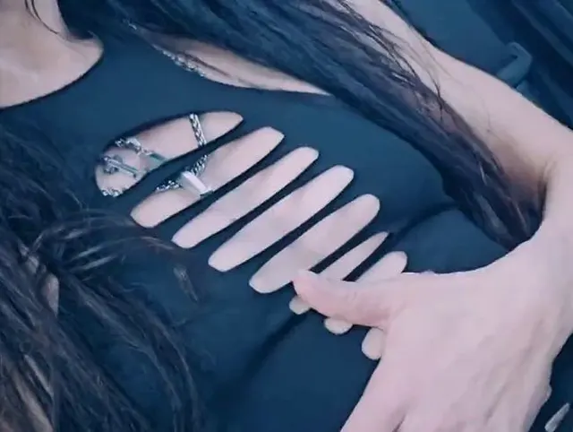 Natalie Carter 4K, explizite Pussy-Höschen-Schiebe-Autofahrt