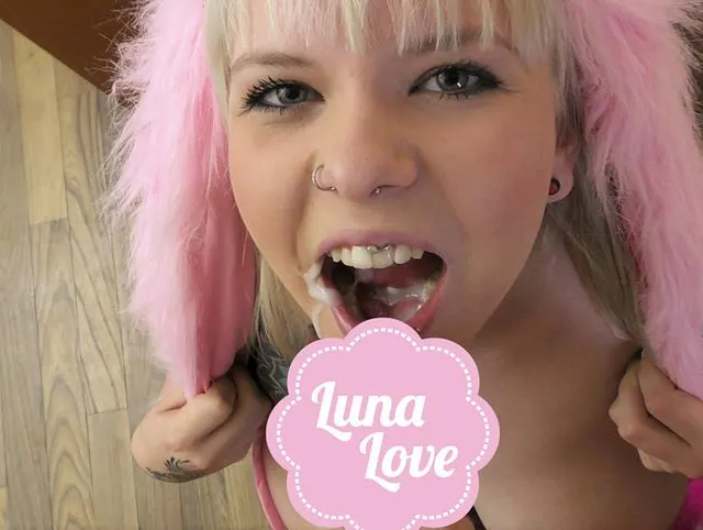 Halloween!!! Monster luna erfickt sich das Spermabonbon!!!