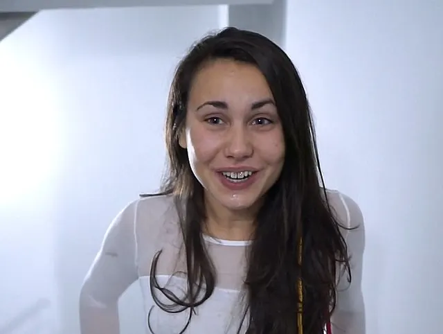 Was für ein geiler Publik-Fick mit dem Nachbarn. Ich versaue seine ganze Jeans mit dem Squirt!